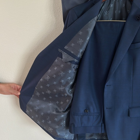 John Varvatos blue suit never been worn - Picture 5 of 6
